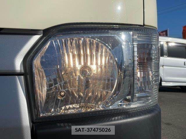 Toyota HIACE VAN 2021-03 3769303-16