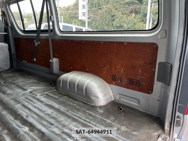 Toyota HIACE VAN 2004-12 735135-18