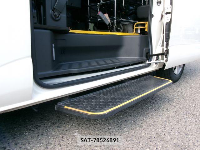 Toyota HIACE VAN 2020-03 1212426-16