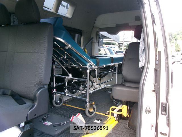 Toyota HIACE VAN 2020-03 1212426-18