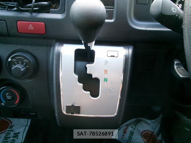 Toyota HIACE VAN 2020-03 1212426-25