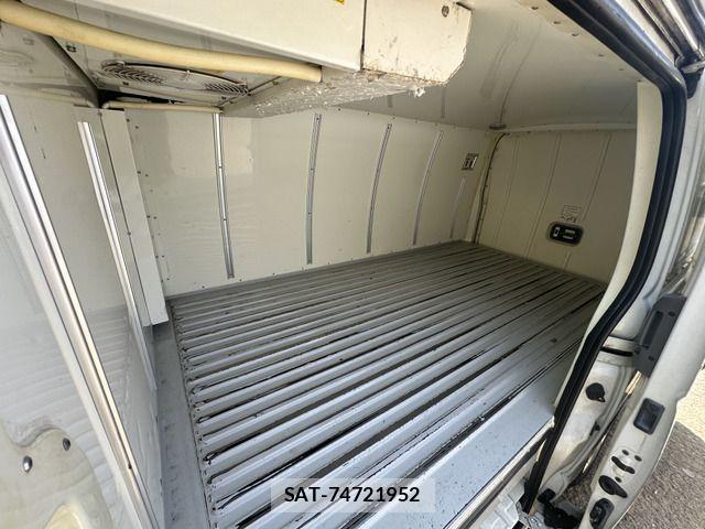 Toyota HIACE VAN 2005-05 1221617-5