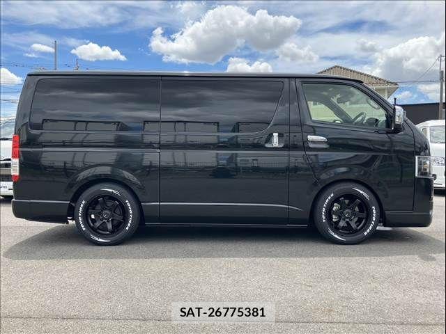 Toyota HIACE VAN 2025-03 1221667-12