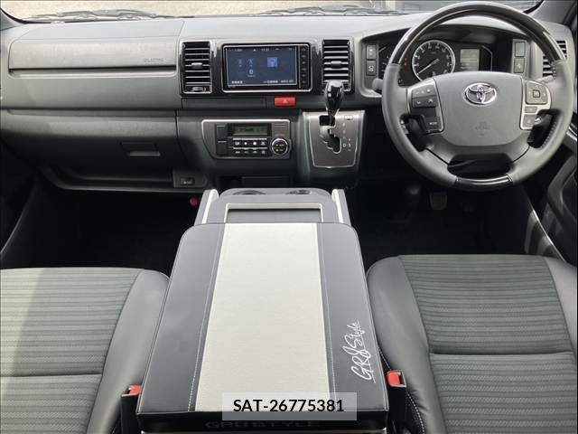 Toyota HIACE VAN 2025-03 1221667-3