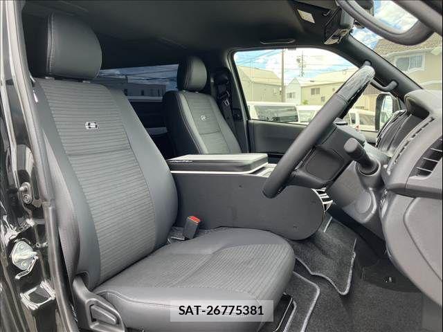 Toyota HIACE VAN 2025-03 1221667-6