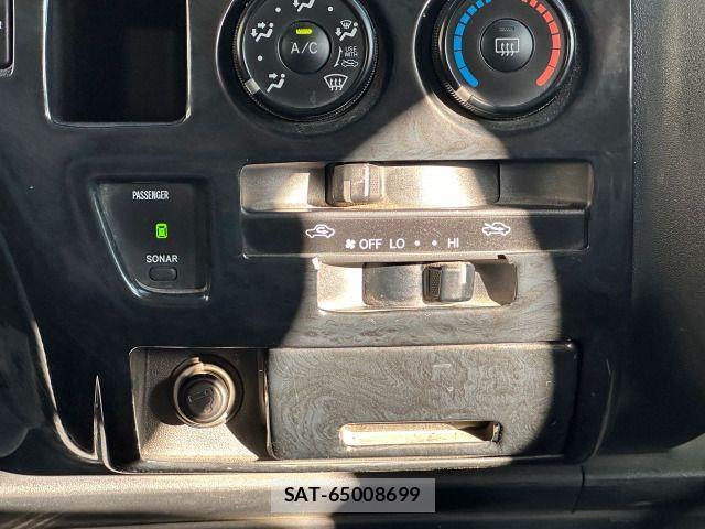 Toyota HIACE VAN 2008-10 1221623-13