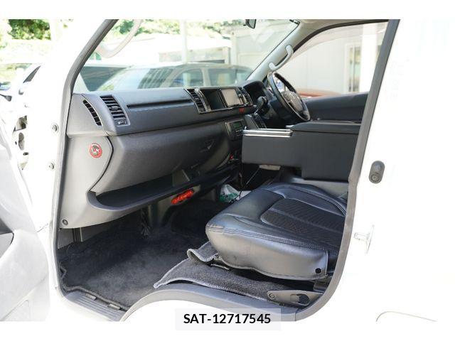 Toyota HIACE VAN 2017-05 1302060-26
