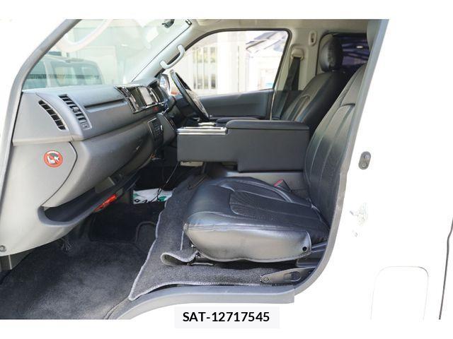 Toyota HIACE VAN 2017-05 1302060-27