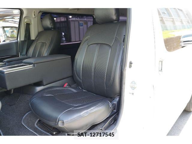 Toyota HIACE VAN 2017-05 1302060-28