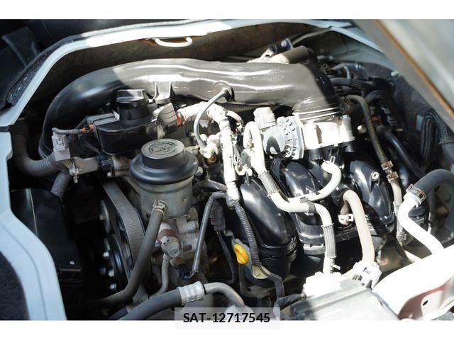 Toyota HIACE VAN 2017-05 1302060-2