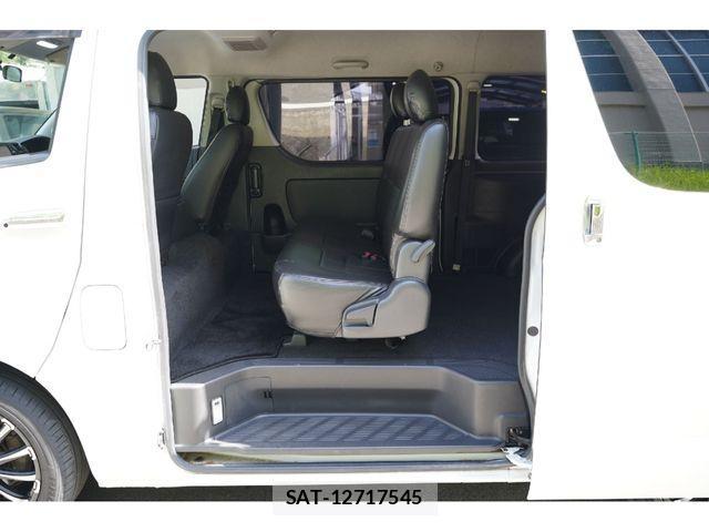 Toyota HIACE VAN 2017-05 1302060-29