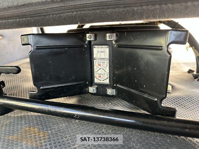 Toyota HIACE VAN 2007-08 1324592-18