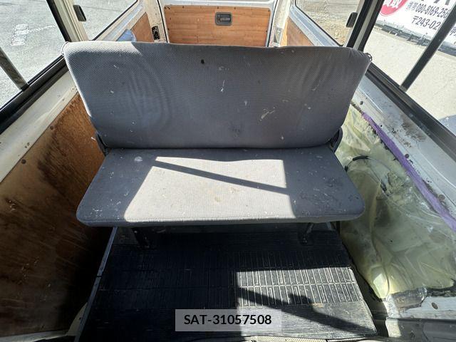 Toyota HIACE VAN 2009-11 1324593-5