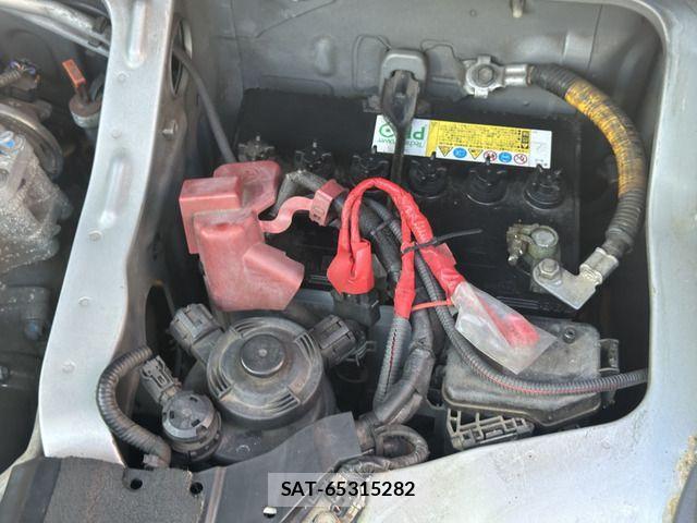Toyota HIACE VAN 2005-10 1326074-19