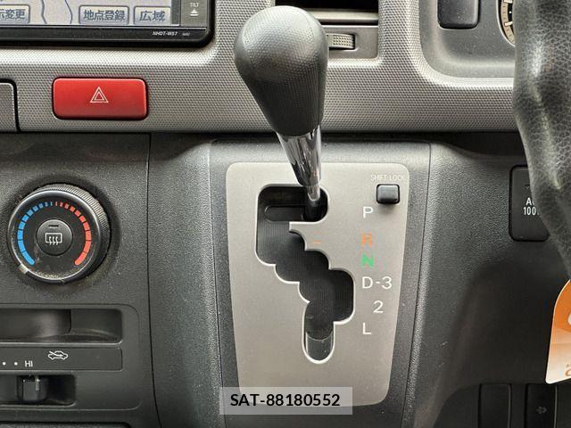 Toyota HIACE VAN 2008-01 1338507-19