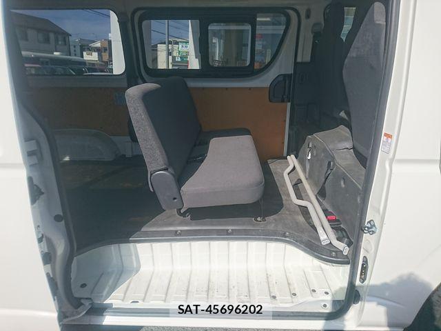 Toyota HIACE VAN 2019-09 1472713-11
