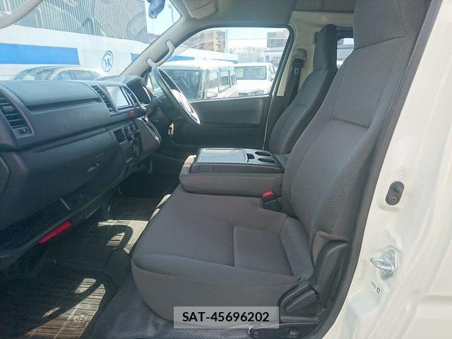 Toyota HIACE VAN 2019-09 1472713-12