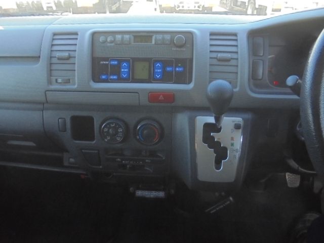 Toyota HIACE VAN 2010-11 1545722-14