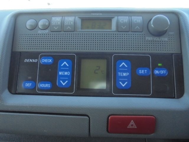 Toyota HIACE VAN 2010-11 1545722-15
