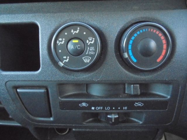 Toyota HIACE VAN 2010-11 1545722-17