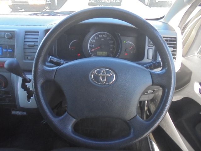 Toyota HIACE VAN 2010-11 1545722-1