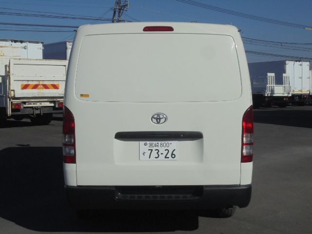 Toyota HIACE VAN 2010-11 1545722-24