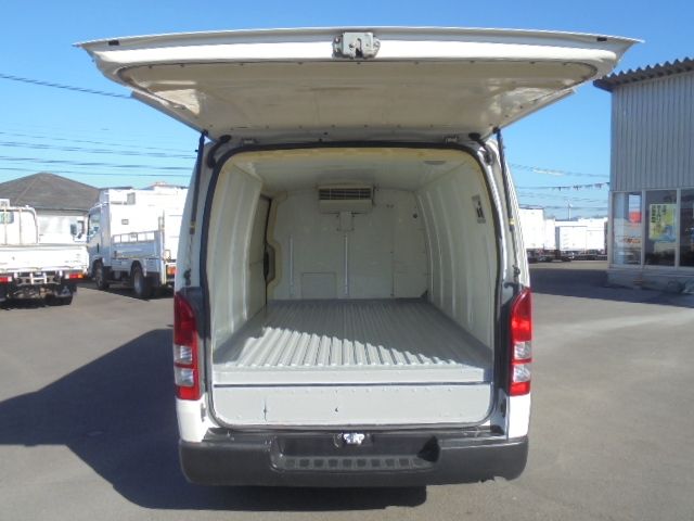 Toyota HIACE VAN 2010-11 1545722-26