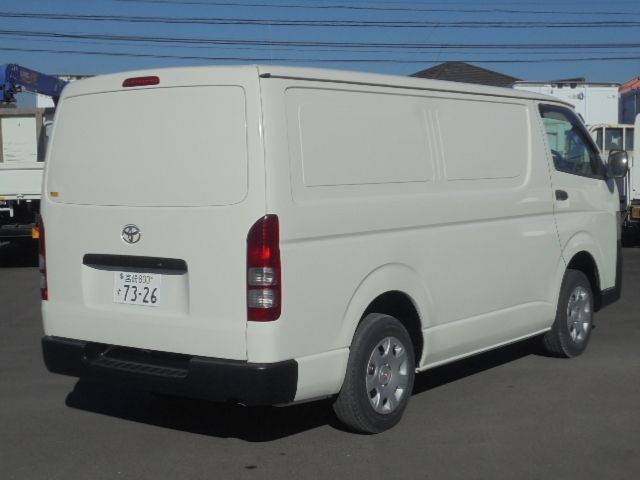 Toyota HIACE VAN 2010-11 1545722-2
