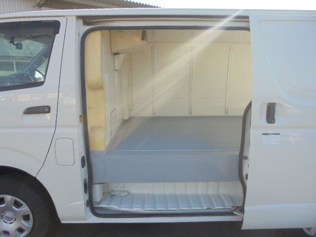 Toyota HIACE VAN 2010-11 1545722-5