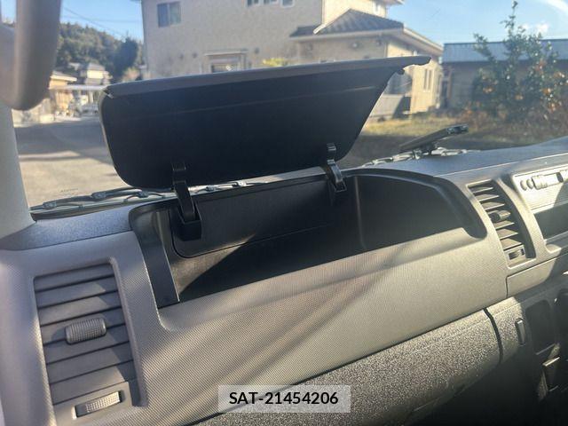 Toyota HIACE VAN 2007-12 2101828-19