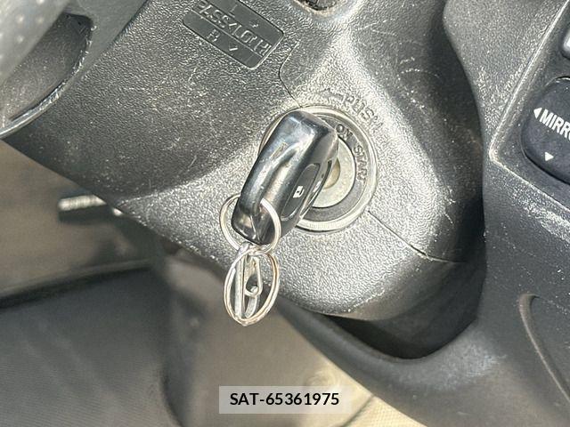 Toyota HIACE VAN 2004-10 2486360-18