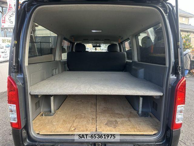 Toyota HIACE VAN 2004-10 2486360-7