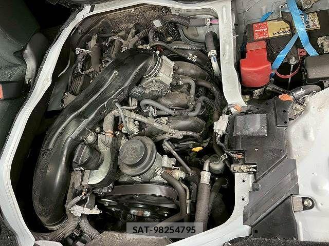 Toyota HIACE VAN 2020-07 2728056-13