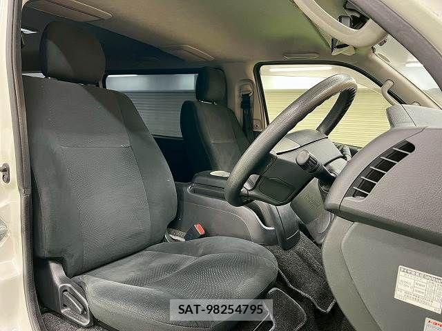Toyota HIACE VAN 2020-07 2728056-7