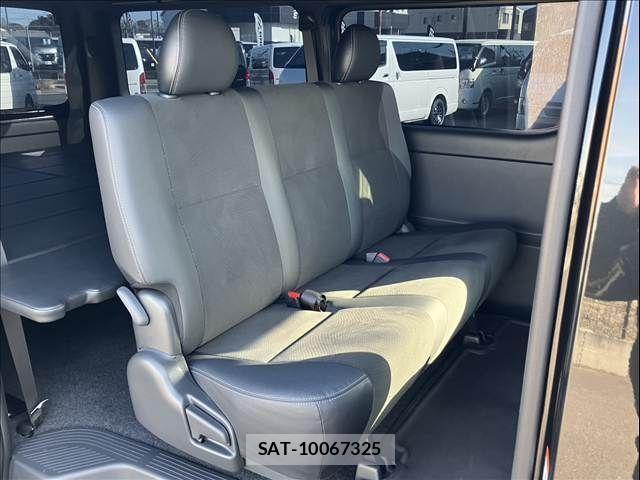 Toyota HIACE VAN 2024-07 3374667-7