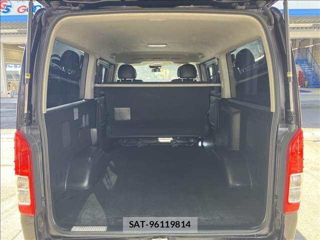 Toyota HIACE VAN 2018-04 3671370-11