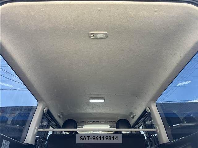 Toyota HIACE VAN 2018-04 3671370-12