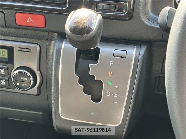 Toyota HIACE VAN 2018-04 3671370-7