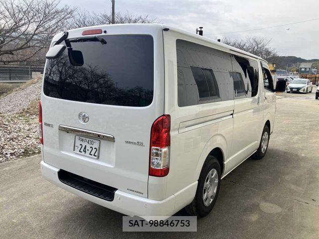 Toyota HIACE VAN 2025-03 3671260-4