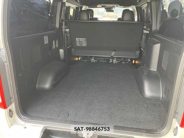 Toyota HIACE VAN 2025-03 3671260-8