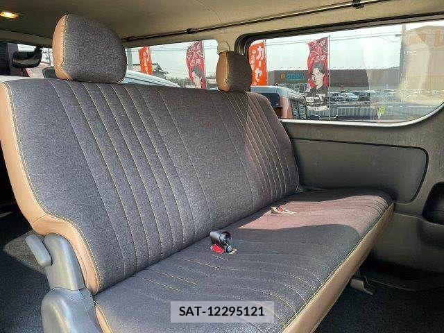 Toyota HIACE VAN 2019-06 3671353-9