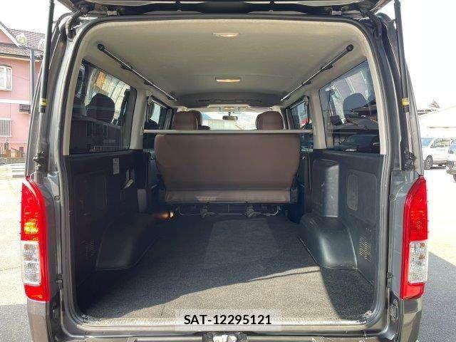 Toyota HIACE VAN 2019-06 3671353-10