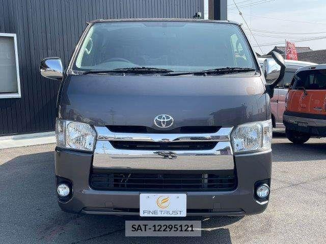 Toyota HIACE VAN 2019-06 3671353-12