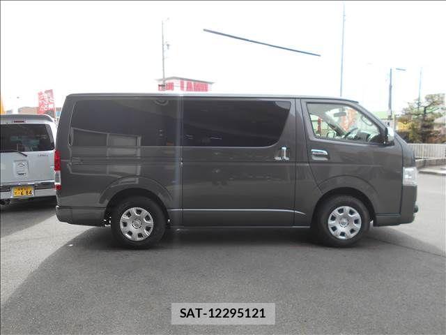 Toyota HIACE VAN 2019-06 3671353-14