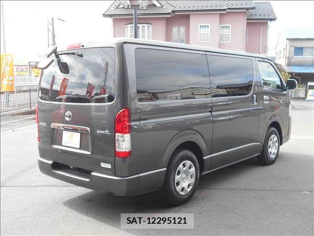 Toyota HIACE VAN 2019-06 3671353-15