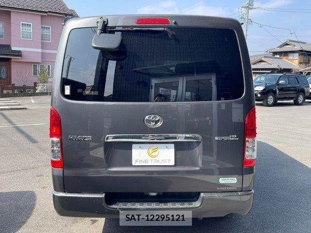 Toyota HIACE VAN 2019-06 3671353-16
