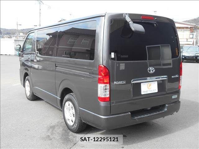 Toyota HIACE VAN 2019-06 3671353-17