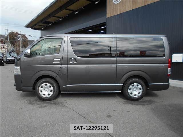 Toyota HIACE VAN 2019-06 3671353-18
