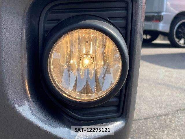 Toyota HIACE VAN 2019-06 3671353-20