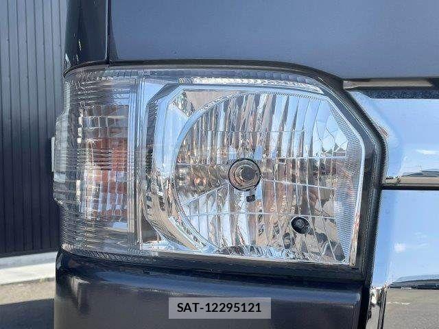 Toyota HIACE VAN 2019-06 3671353-25